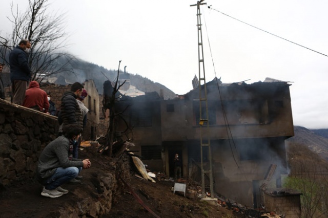 Araklı'da 7 ev yanmıştı, bölgede son durum 4