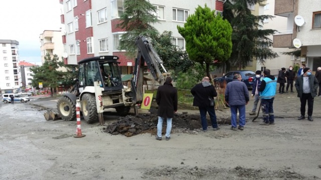 Trabzon'da kanalizasyon suyu binayı bastı 6