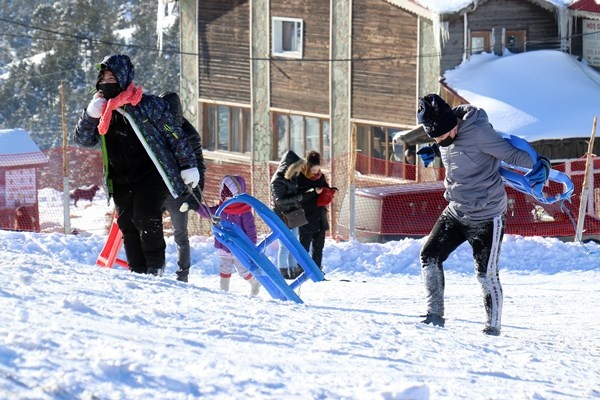 Zigana kayak merkezinde tatil bereketi. 23 Ocak 2021 8