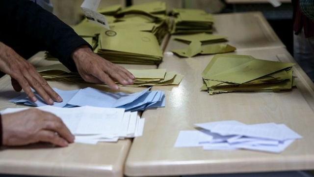 Son seçim anketi yayınlandı, 3 parti barajı geçiyor 5