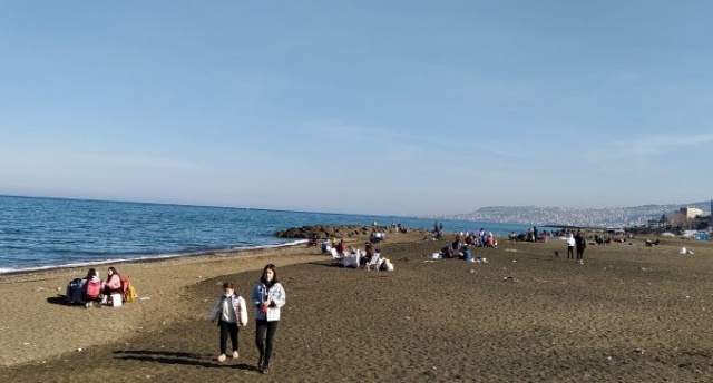 Trabzon'da güneşi gören sahile akın etti 3