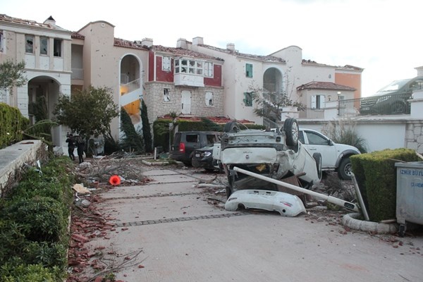 İzmir'de hortum felaketinin boyutları gün ağarınca ortaya çıktı 18