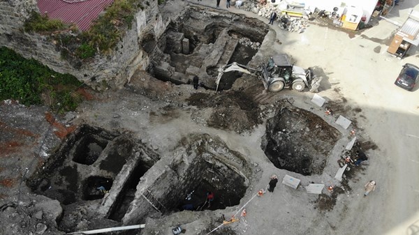 Trabzon’da 5 farklı noktada kazı! Yer altında Roma dönemi yapıları ortaya çıktı 2