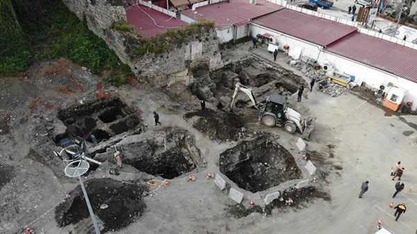 Trabzon’da 5 farklı noktada kazı! Yer altında Roma dönemi yapıları ortaya çıktı 4