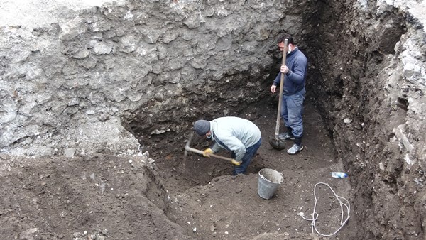 Trabzon’da 5 farklı noktada kazı! Yer altında Roma dönemi yapıları ortaya çıktı 15