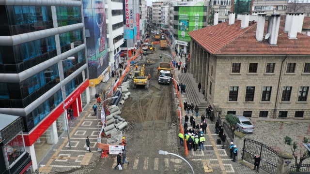 Trabzon'da meydan altyapısı hızla değişiyor 11