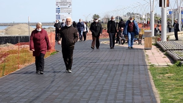 ‘Kırmızı’ kategorideki Trabzon’da sahil ve parklar doldu 12