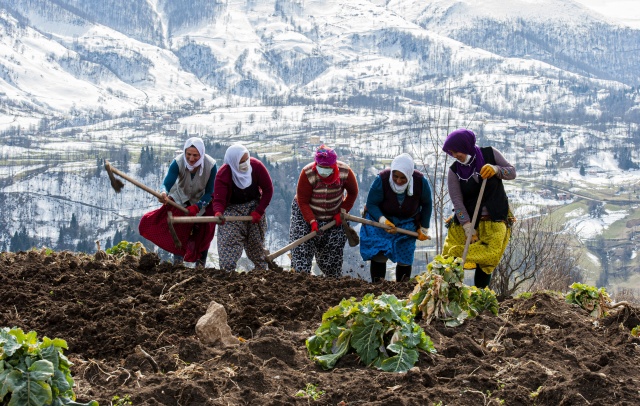 Trabzon'un çalışkan kadınları pandemide de tempo düşürmüyor 14