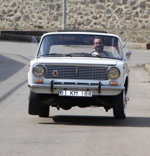 Trabzon'daki bu araba zıplıyor 7