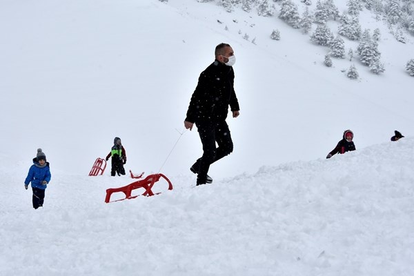 Zigana’da kayak sezonu tam bitti derken Mart karı ile yeniden başladı 4