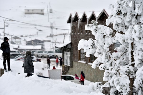 Zigana’da kayak sezonu tam bitti derken Mart karı ile yeniden başladı 11