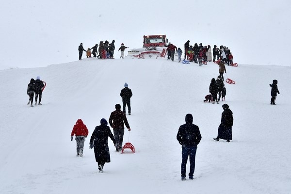 Zigana’da kayak sezonu tam bitti derken Mart karı ile yeniden başladı 13
