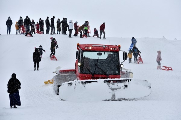 Zigana’da kayak sezonu tam bitti derken Mart karı ile yeniden başladı 14