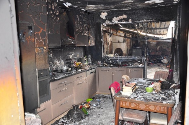 Kazan dairesinde başlayan yangın 5 evi küle çevirdi 2