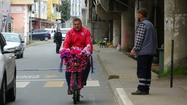 Trabzon'da muhtar adayından ilginç yöntem! 21 bin TL’lik çiçek dağıttı, seçimi yine kaybetti 2