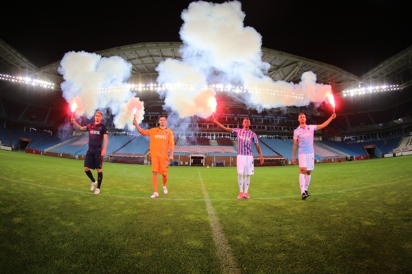 Trabzonspor'da futbolcular formaları giydi 17