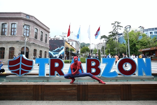 Örümcek Adam memleketi Trabzon'da 10