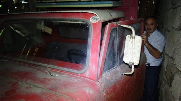 42 yıl önce garaja konulan kamyonet bir kere bile dışarı çıkartılmadı 5