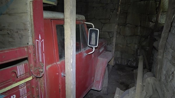 42 yıl önce garaja konulan kamyonet bir kere bile dışarı çıkartılmadı 9