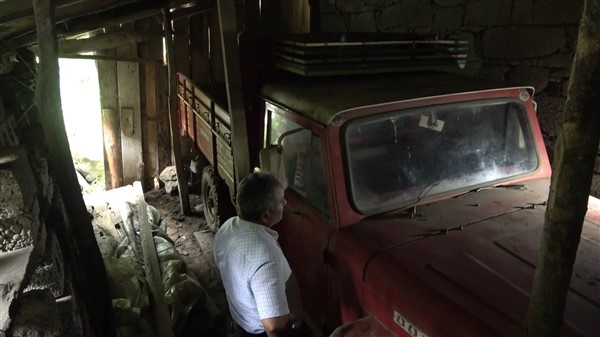 42 yıl önce garaja konulan kamyonet bir kere bile dışarı çıkartılmadı 6