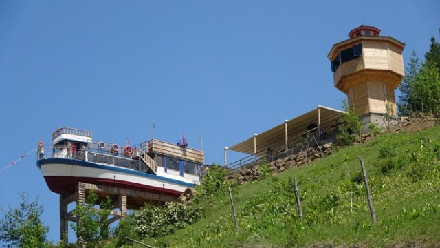 Trabzon'da dağdaki tekne ilgi odağı oldu 3