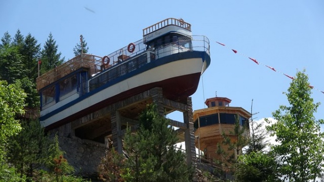 Trabzon'da dağdaki tekne ilgi odağı oldu 4