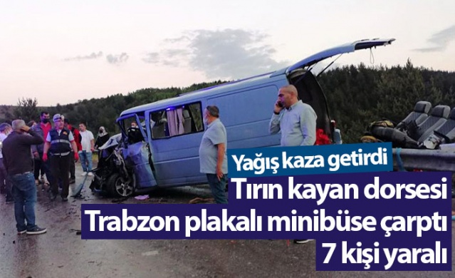 Tırın kayan dorsesi Trabzon plakalı minibüse çarptı 1