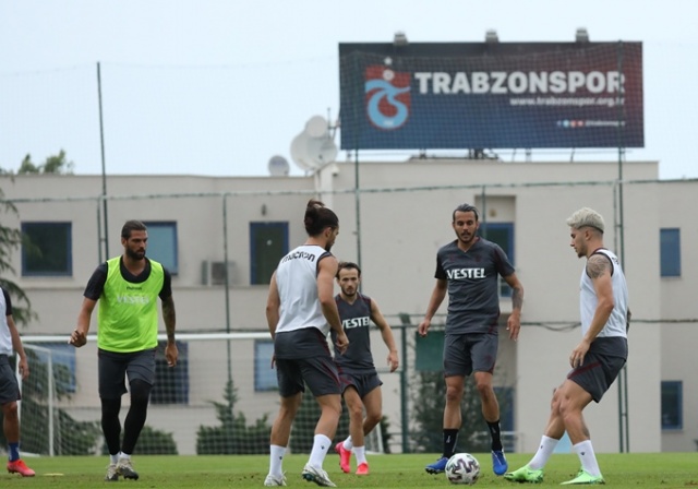 Trabzonspor sahaya indi! İşte kamp kadrosu 7
