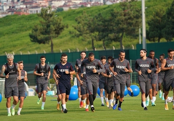 Trabzonspor 2021 2022 sezonu hazırlıkları günün ikinci antrenmanıyla devam etti. 32