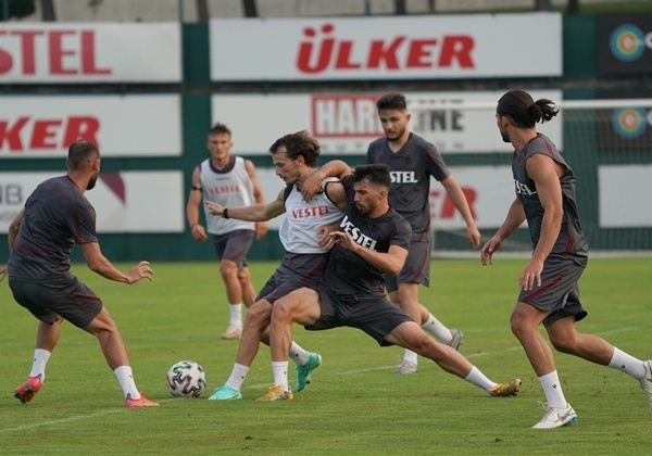 Trabzonspor 2021 2022 sezonu hazırlıkları günün ikinci antrenmanıyla devam etti. 14