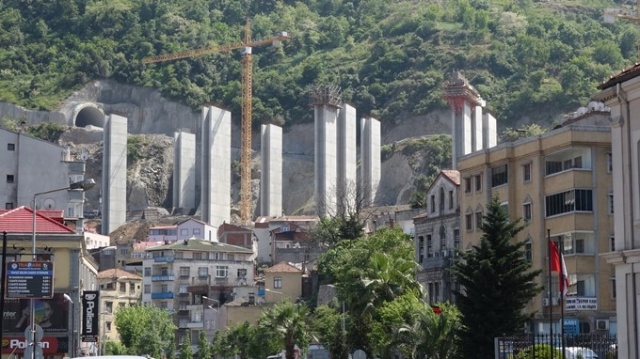 Trabzon'da 28 km'lik yola 28 kavşak, 17 tünel 24 köprü! 13
