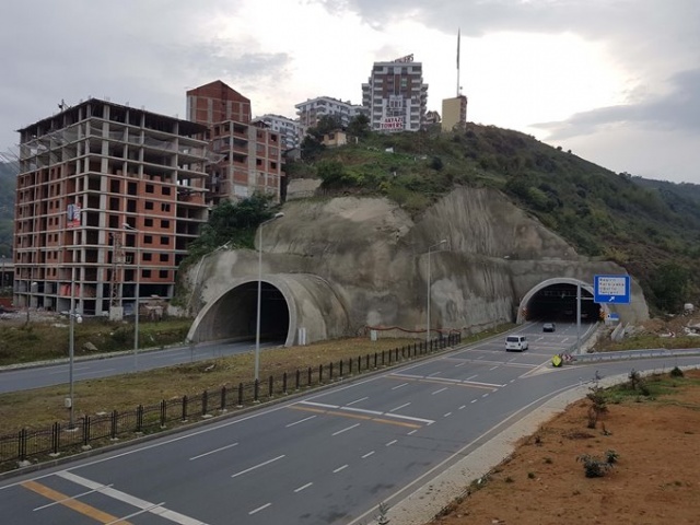 Trabzon'da 28 km'lik yola 28 kavşak, 17 tünel 24 köprü! 6