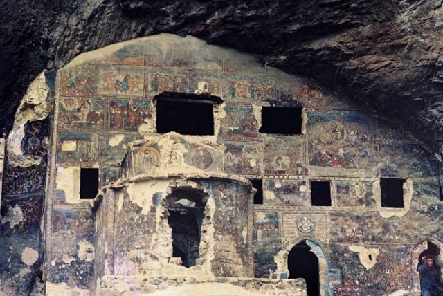 Sümela Manastırı'nın tahrip olan fresklerine onarım 2