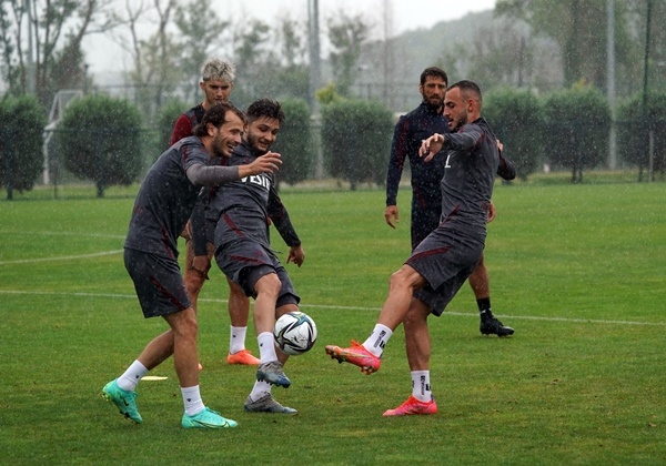 Trabzonspor yağmur altında çalıştı 16