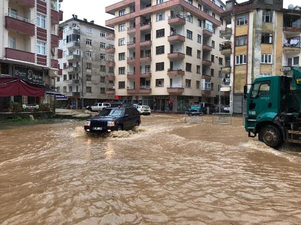 Arhavi'de sağanağın ardından iki mahalleyi su bastı 16