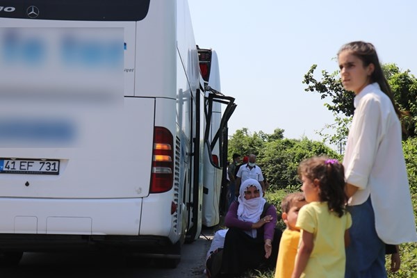 Trabzon plakalı otobüse arkadan çarptı! Yaralılar var 12