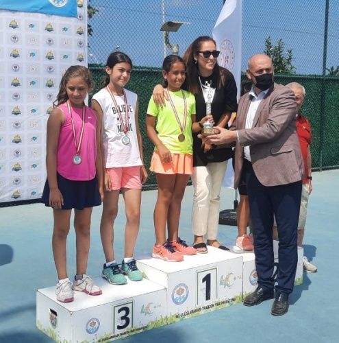 Trabzon'da tenis turnuvası nefes kesti 8