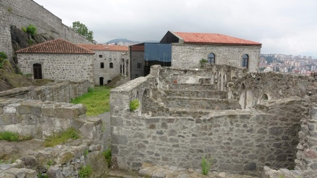Trabzon'da tarihi manastırın açılışına otopark engeli. 5