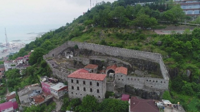 Trabzon'da tarihi manastırın açılışına otopark engeli. 7
