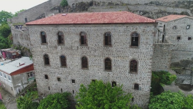 Trabzon'da tarihi manastırın açılışına otopark engeli. 8