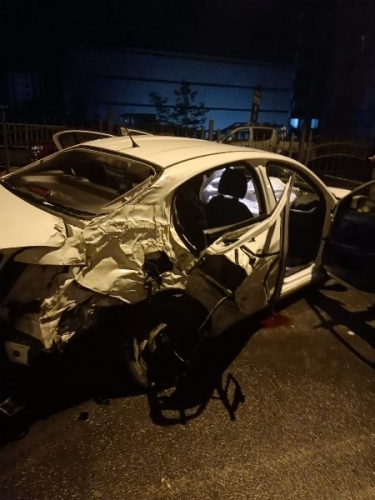 Rize'de alkollü sürücü dehşeti! Park halindeki 4 araca çarptı. Foto Haber. 3