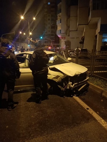 Rize'de alkollü sürücü dehşeti! Park halindeki 4 araca çarptı. Foto Haber. 6