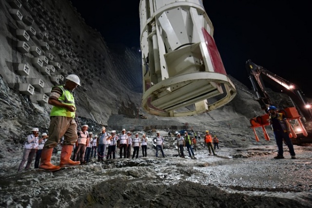 Türkiye'nin en yüksek barajının inşaatı tamamlandı. 10