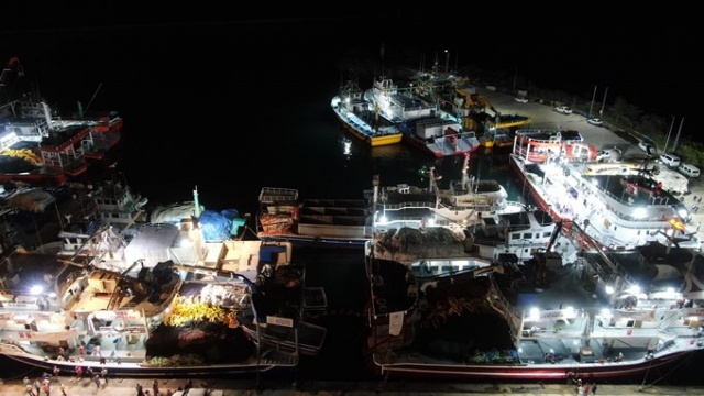 Trabzonlu balıkçılar ağlarını denizle buluşturdu 8