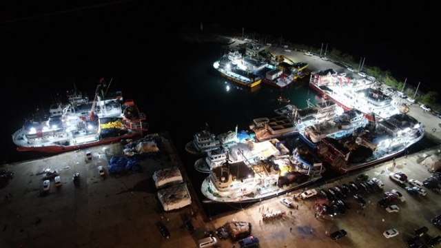Trabzonlu balıkçılar ağlarını denizle buluşturdu 4