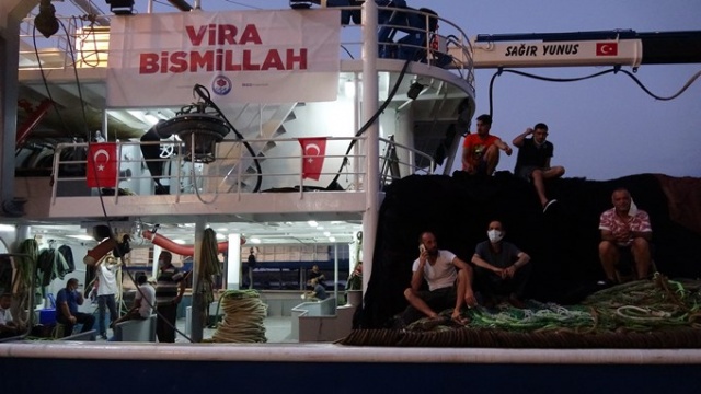 Trabzonlu balıkçılar ağlarını denizle buluşturdu 3