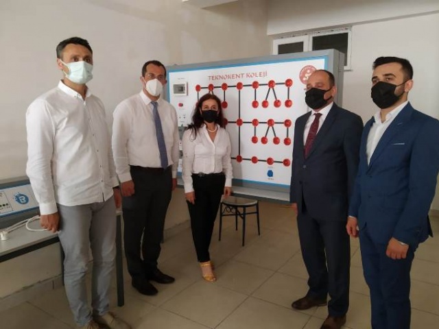 Trabzon'un ilki Robotekno Koleji açılışını yaptı 12