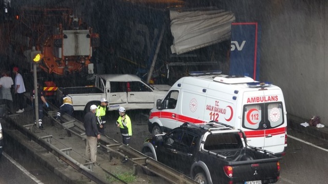 Trabzon'da zincirleme kaza!  7 araç birbirine girdi 12