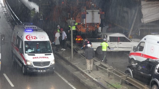 Trabzon'da zincirleme kaza!  7 araç birbirine girdi 2