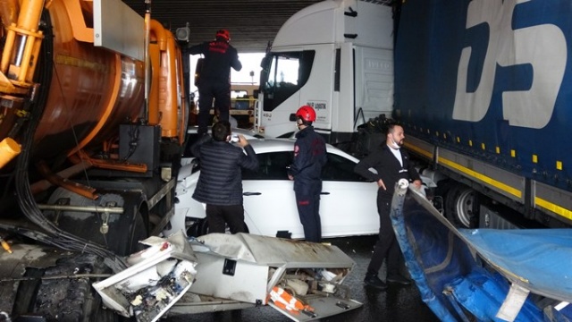 Trabzon'da zincirleme kaza!  7 araç birbirine girdi 9